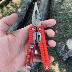 Мультитул LEATHERMAN CHARGE PLUS G10 КРАСНЫЙ 832778