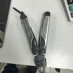 Мультитул LEATHERMAN SURGE 830165